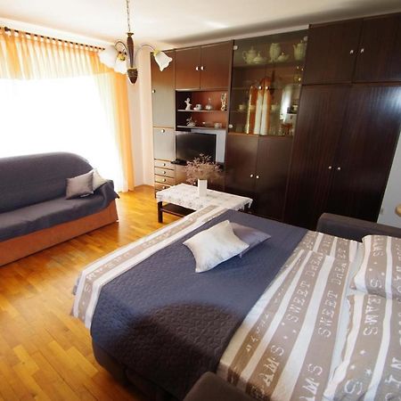 Apartment Ana Pula Buitenkant foto